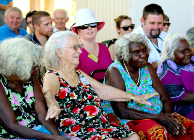 Australia dedication crowd2 lr