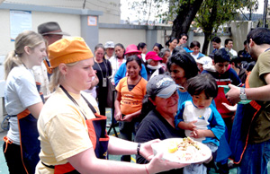 JoyFM Ecuador01 serving meail lr