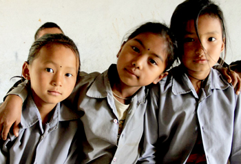 Nepal 2013 33 schoolchildren lr