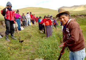 capulispungo with shovels