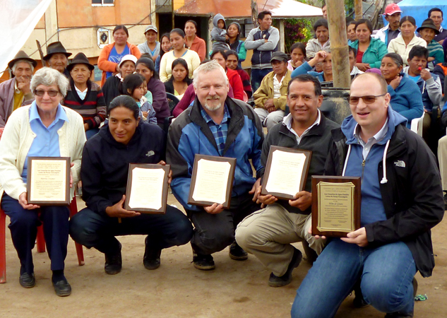 Appreciation plaques were awarded by Loma de Pacay-Guacualgoto to (left to right) Martha Craymer, Edison Caiza, Hermann Schirmacher, César Cortez and Wim de Groen.