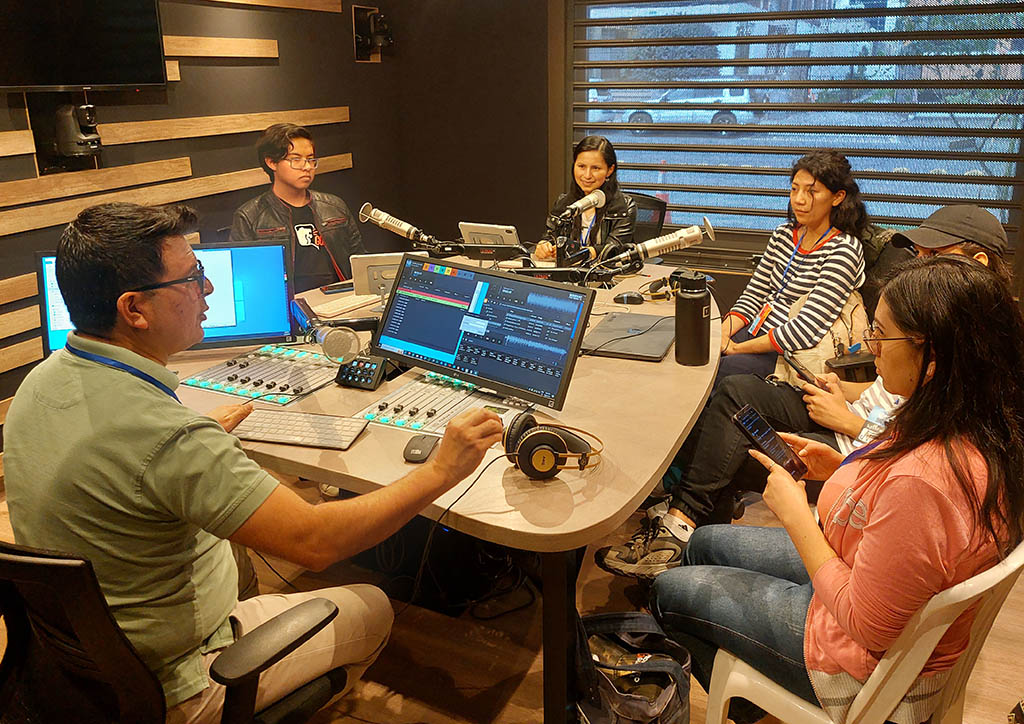 Latino youth talk about Social Media on Radio HCJB