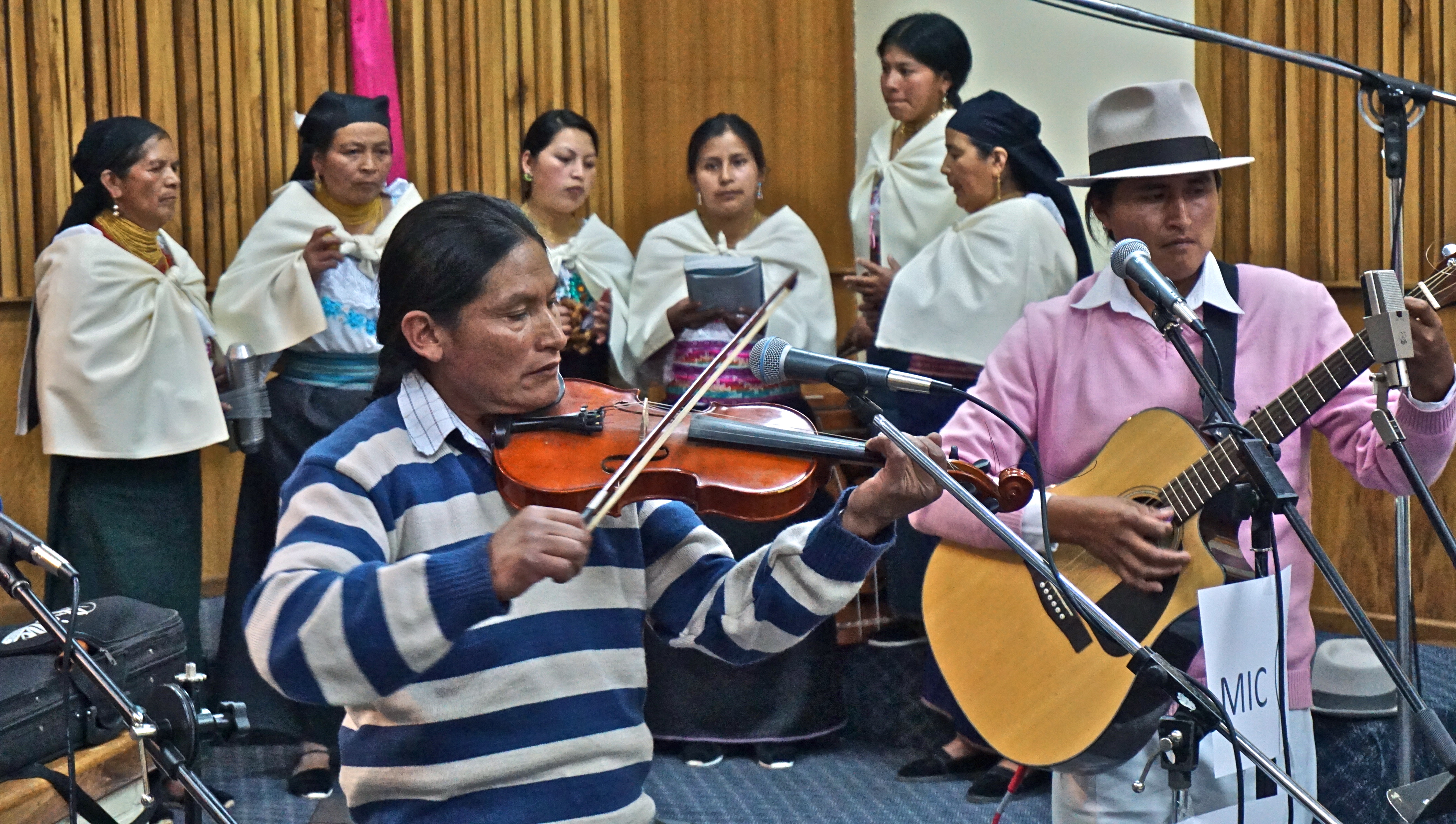 A Quichua band and choir provides entertainment.