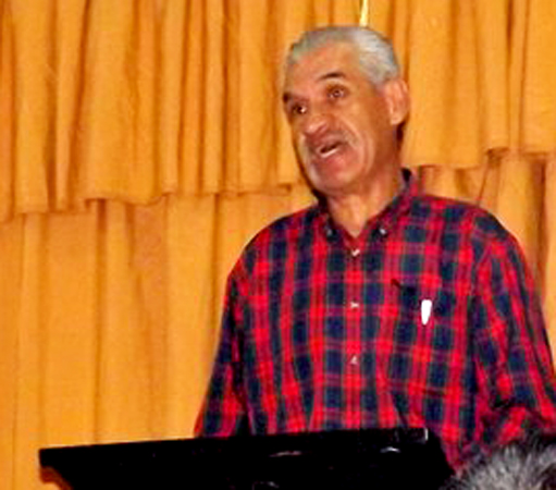 Germán Rhon preaches in Mompiche.