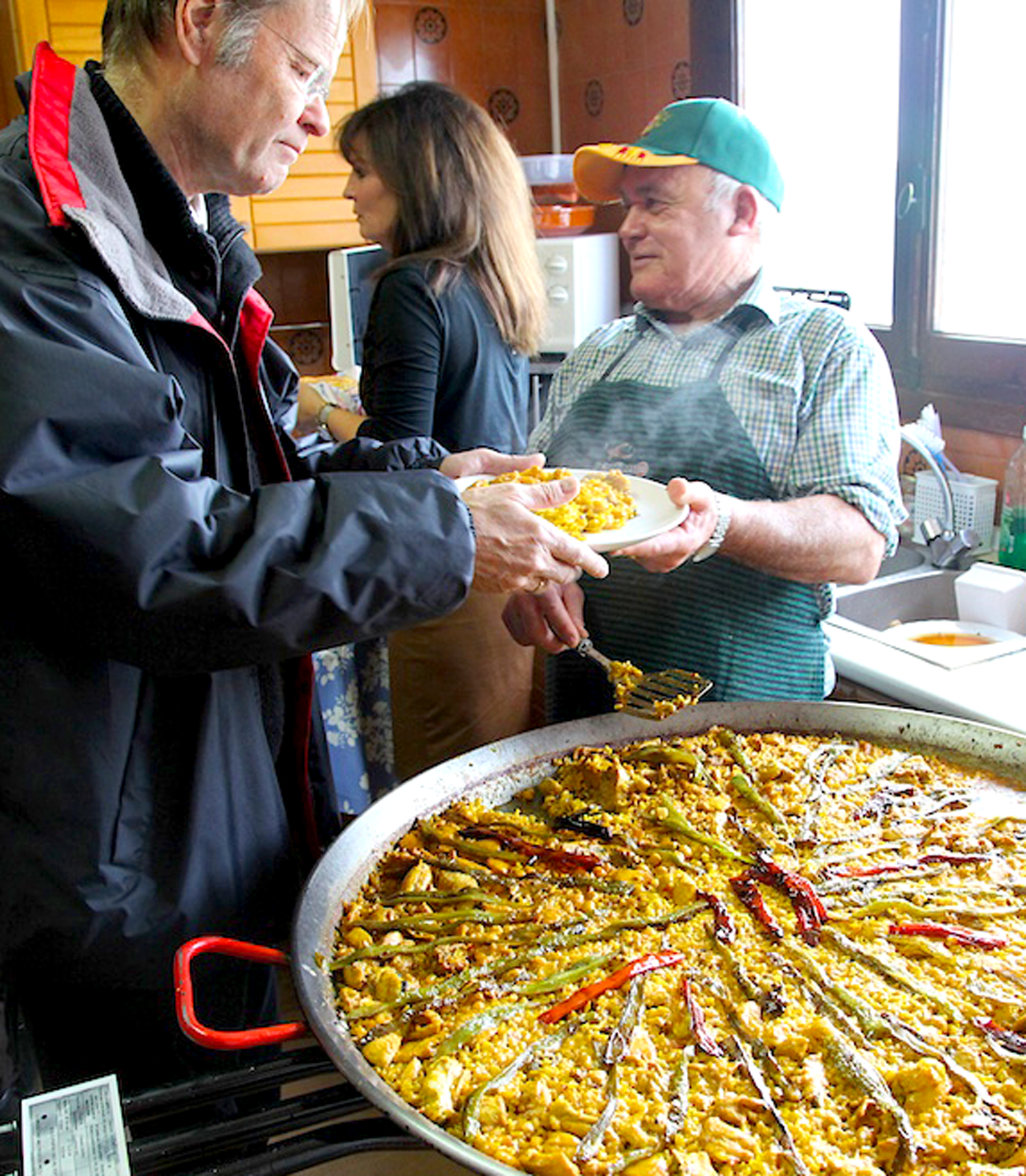 Guests at the inauguration enjoyed two large pans of paella, a typical Spanish dish.