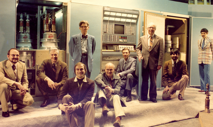 Ralph Horn (seated, center) with engineers at the international transmitter site in Pifo, Ecuador, with powerful shortwave transmitters in the background.
